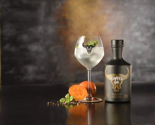 Buffel Gin Black 'N Gold, basilicum zonder schweppes